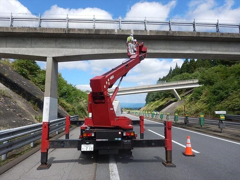秋田高速道路跨道橋定期点検